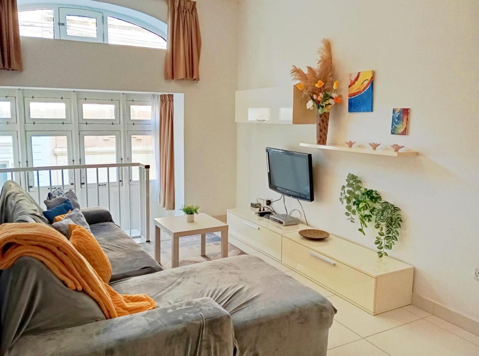 Modern Apartment In The Heart Of Sliema Steps From The Seafront Eksteriør billede